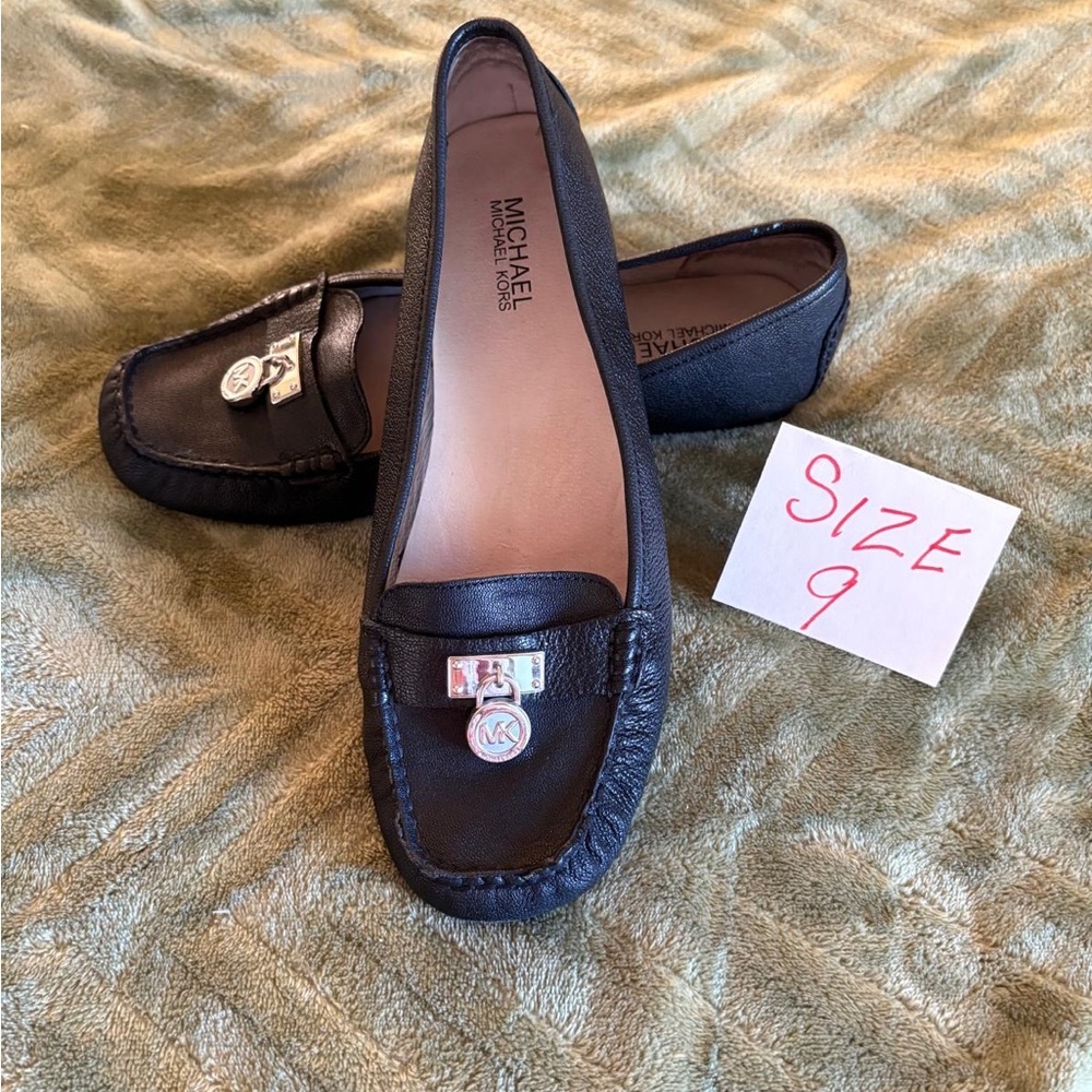 Michael Kors Black
Loafers Flats size 9 - Picture 2 of 5